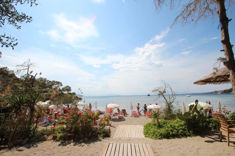 Aeginitissa Beach Bar