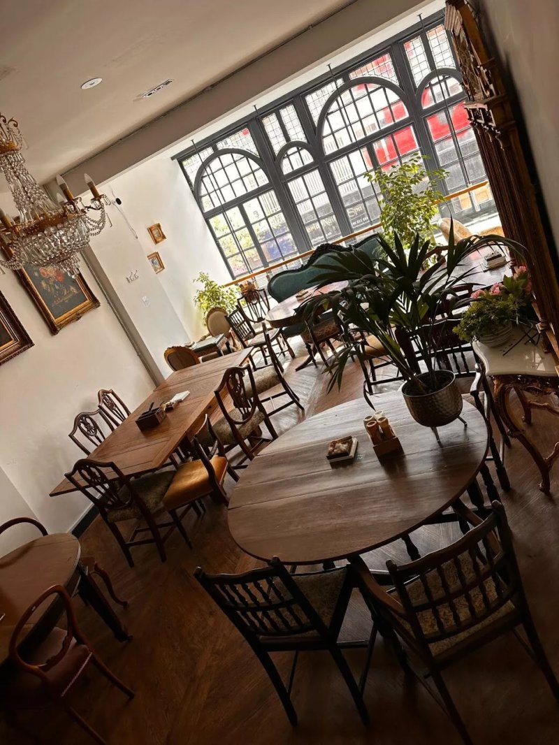 5 Coats. Sandwich Bar & Coffee Shop