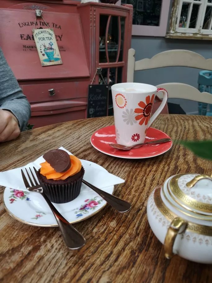 Mad Hatters Cupcakes & Tea Room