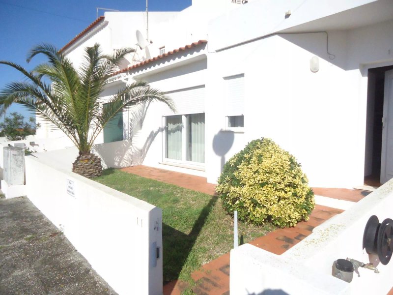 Supertubos Guest House