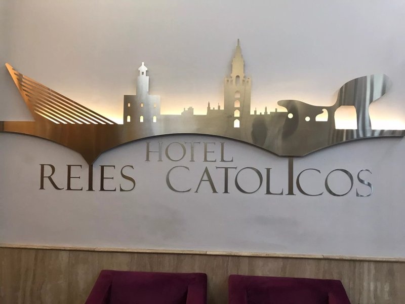 Reyes Catolicos Hotel