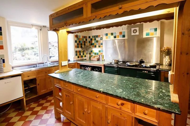 RIDGE HALL, pet friendly, with open fire in Chapel-En-Le-Frith