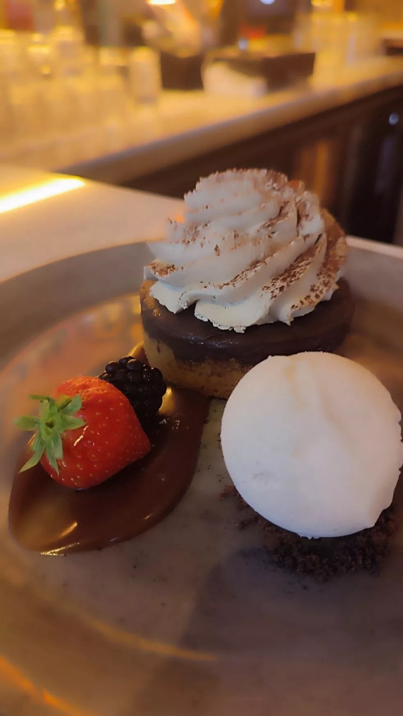 Maisie's Bar and Restaurant