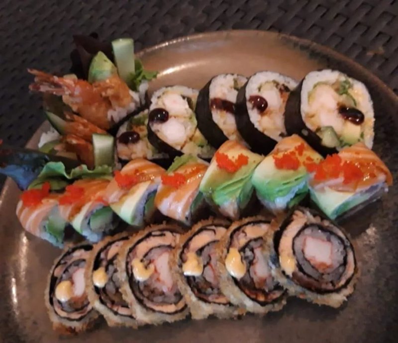 Oinaris Sushi and Asian Style Grill