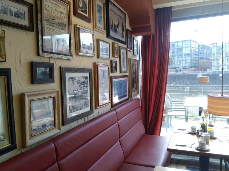 Julian's Bar And Restaurant Hafen
