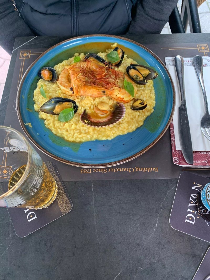 Divan Restobar