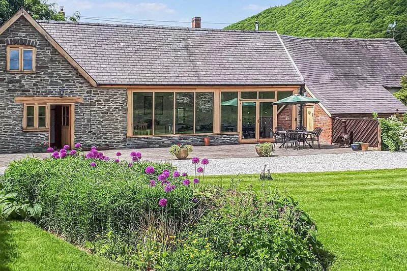 2 bedroom accommodation in Chapel Lawn, near Bucknell