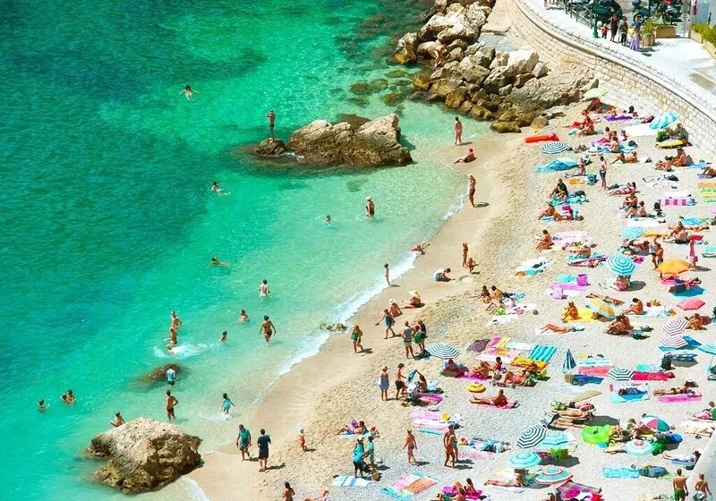 Wake Up To The Sound Of The Waves On The Beach...