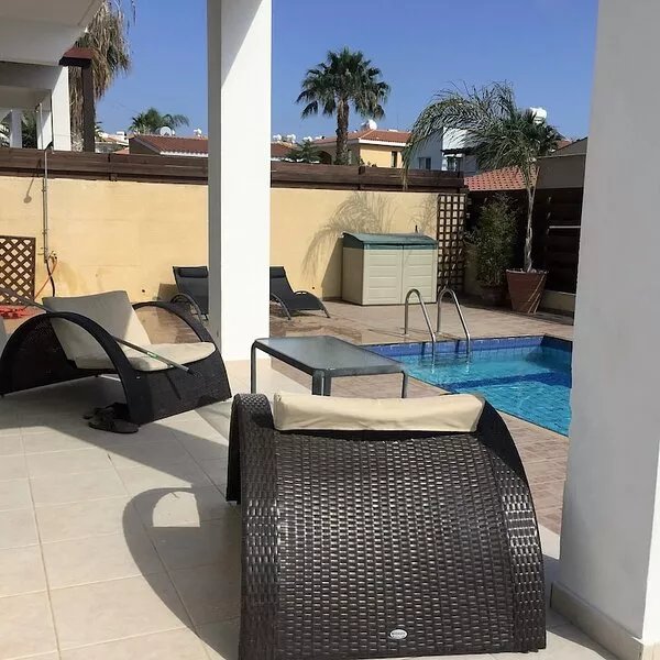Modern Villa with Secluded Private Pool and high speed wi-fi access