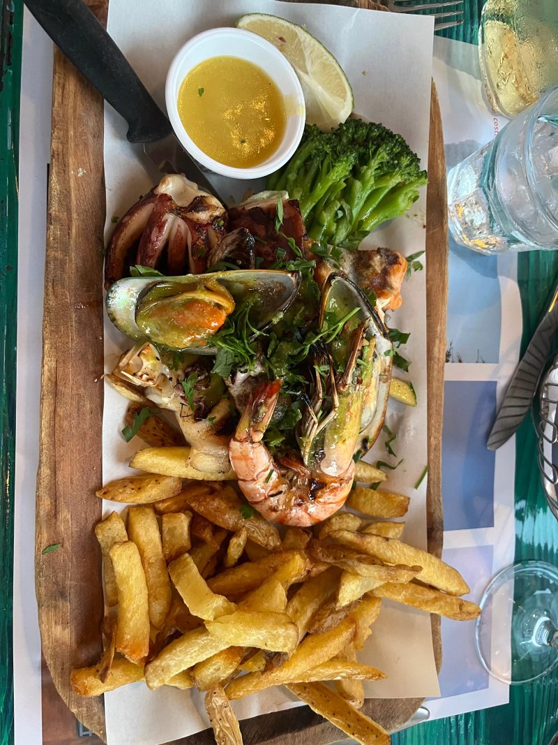 Costas Tavern