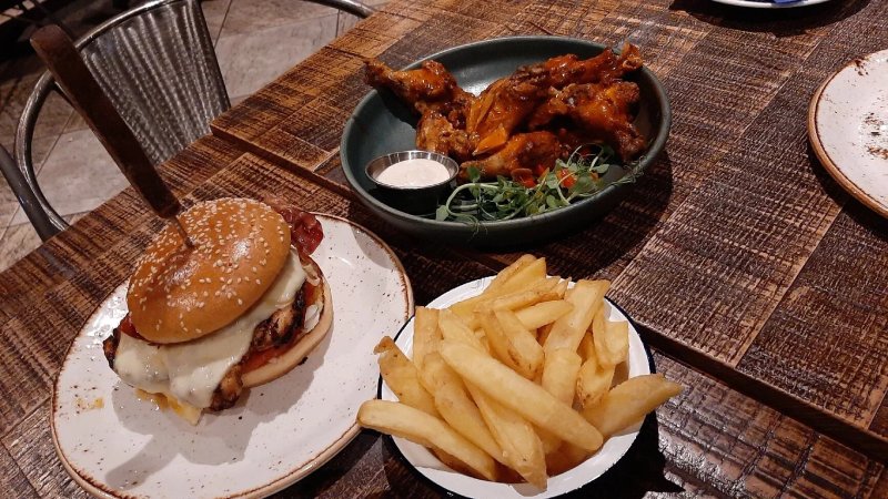 Burger & Bird