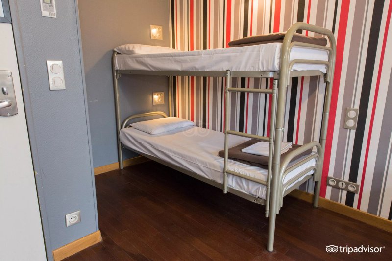 Oops! Design Hostel