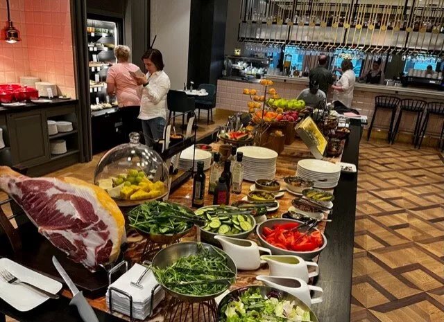 Regale Bar & Restaurant