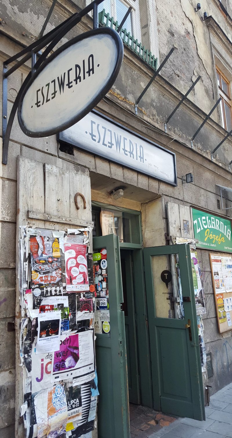 Eszeweria Bar