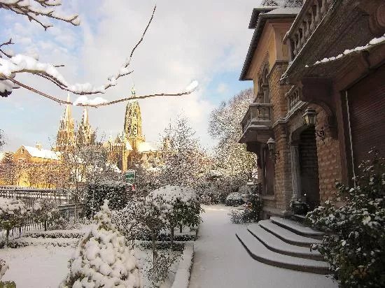 Le Castel Guesthouse