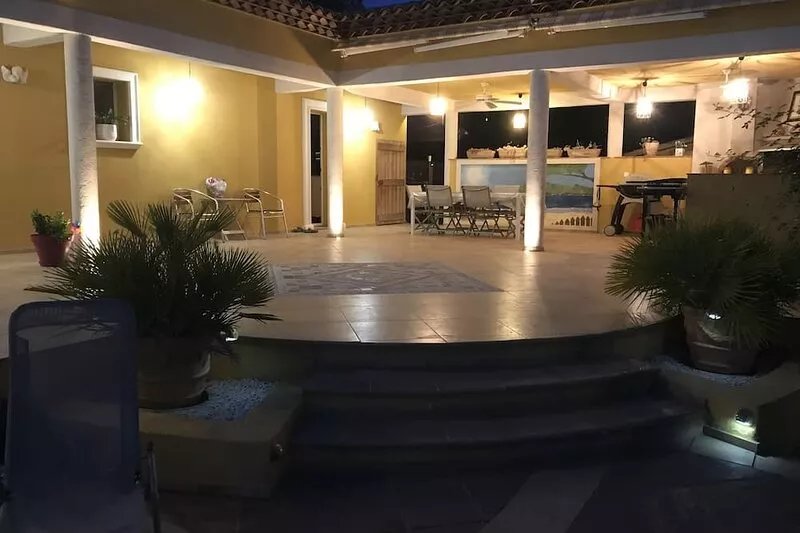 Luxury villa 160 m2 air-conditioned, fenced garden 4000m2, swimming pool