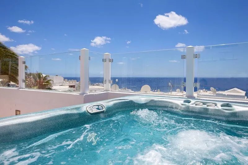 7 bed 6 bath superb villa in premium location with excellent amenities.