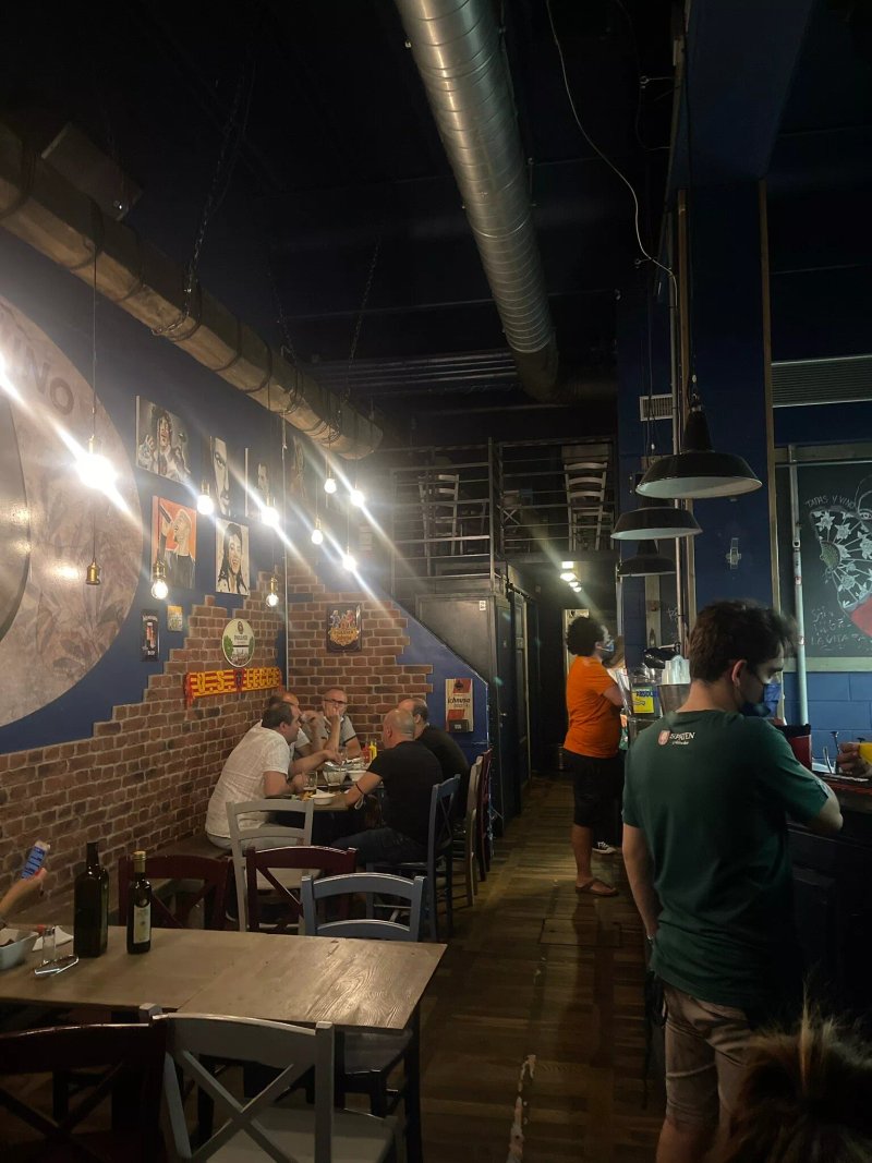 Tapas y Vino