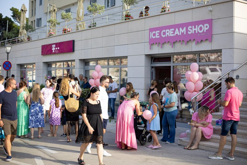 Ice Cream Shop by Premis