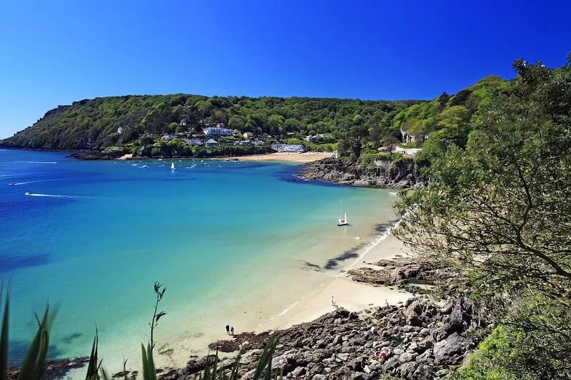 2 Hazeldene - 2 bed apartment (Sleeps 4) with sea views and parking