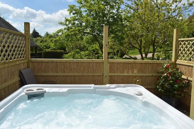 Cotenham long barn with hot tub