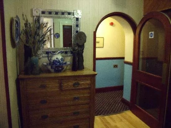 Cwmwennol Country House