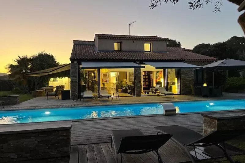 ARTIST'S HOUSE FOR 10 PEOPLE  WITH HEATED SWIMMING POOL, SECURED VAR RETREAT