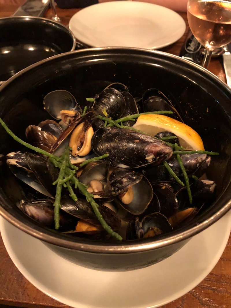 Frank's Restaurant & Mussel Bar