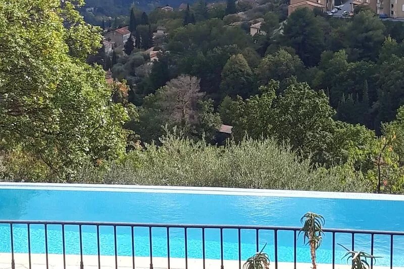Family house with swimming pool and superb view, between beaches and Gorges du