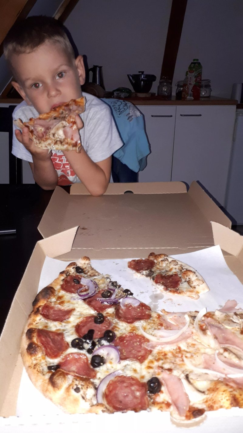 La Famiglia Pizza