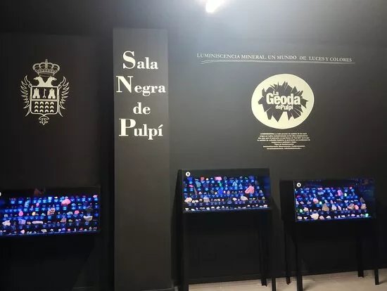 Museum of Luminescent Minerals and Painting Exhibition