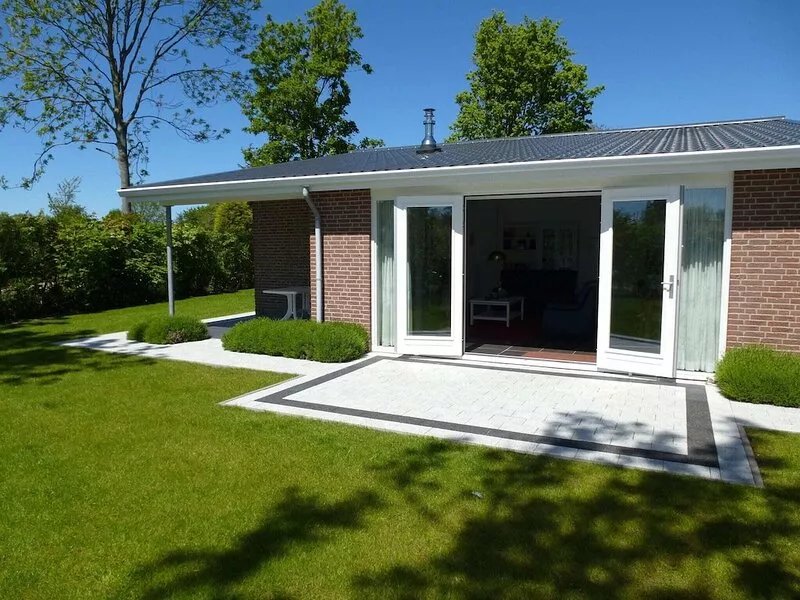Modern villa on the shores of Lake Veere
