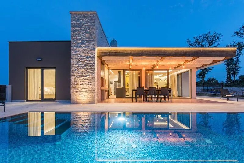 NEW!!! Villa Lanka - luxury villa with large swimming pool, private parking