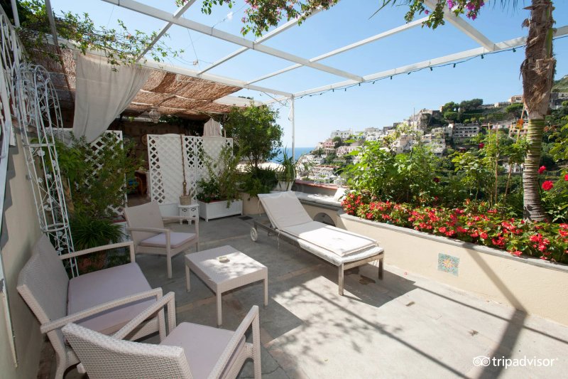 Villa Mary Suites