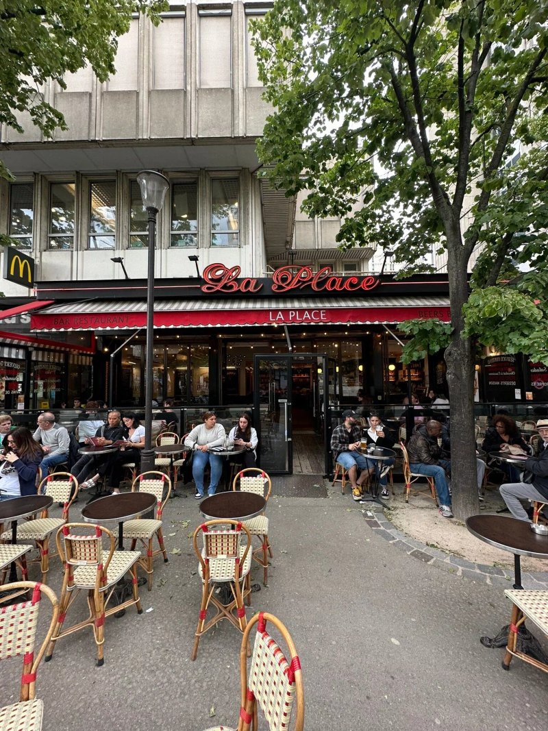 Cafe De La Place