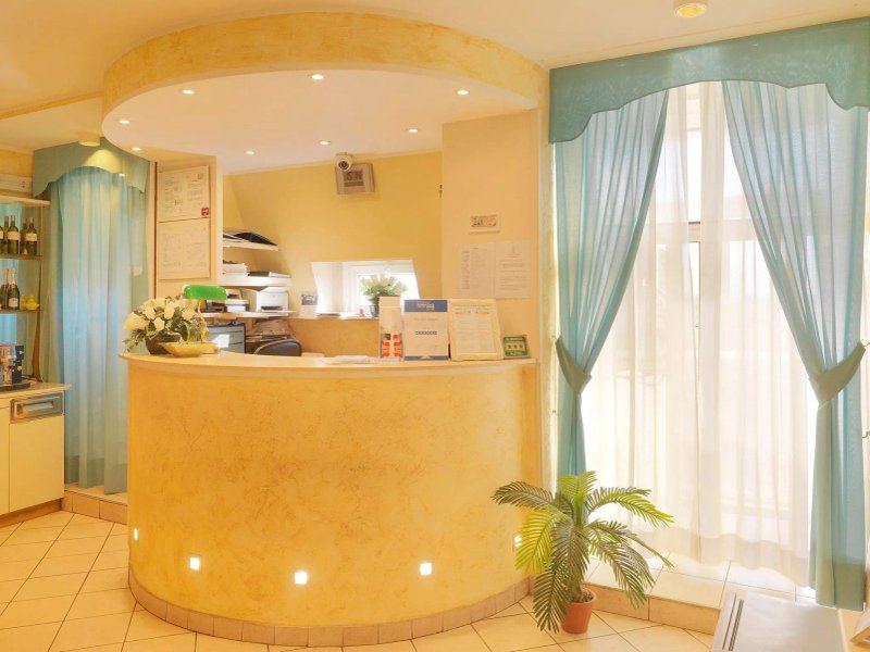 Hotel Arco Romana