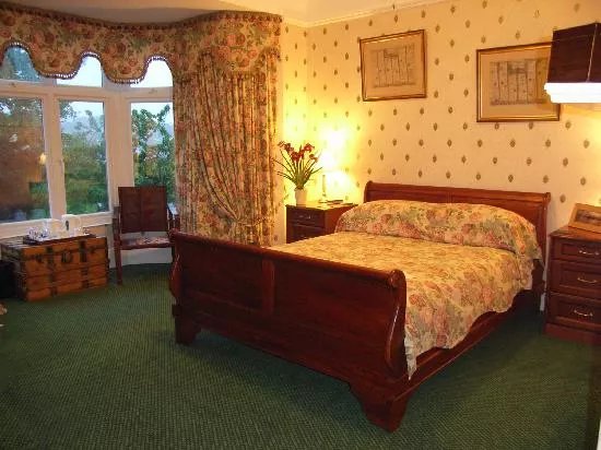 Maes-Y-Derw Country House