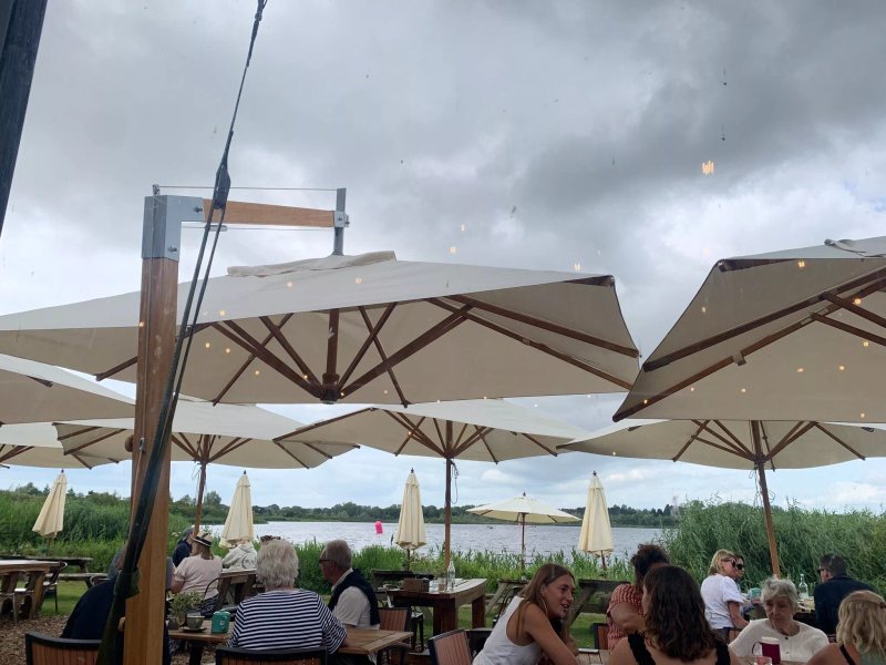The Lakes Bar & Kitchen