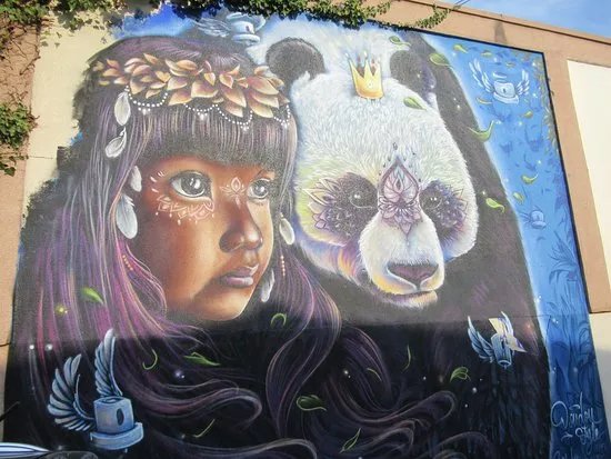 Fresque Femme Et Panda
