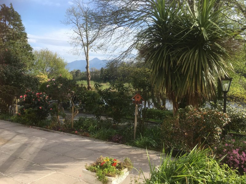 Grove Lodge Country House