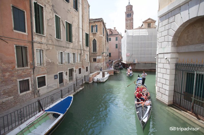 Ad Place Venice