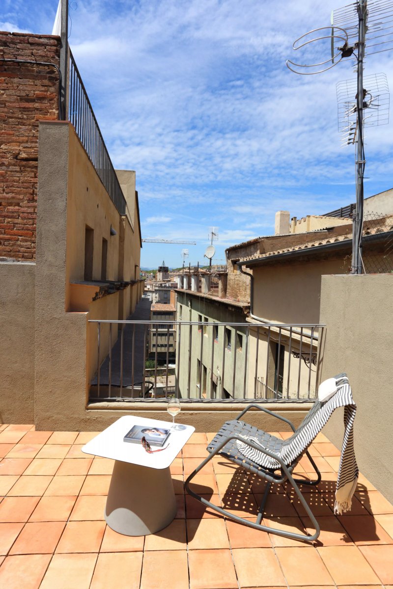 Del Vi Apartments