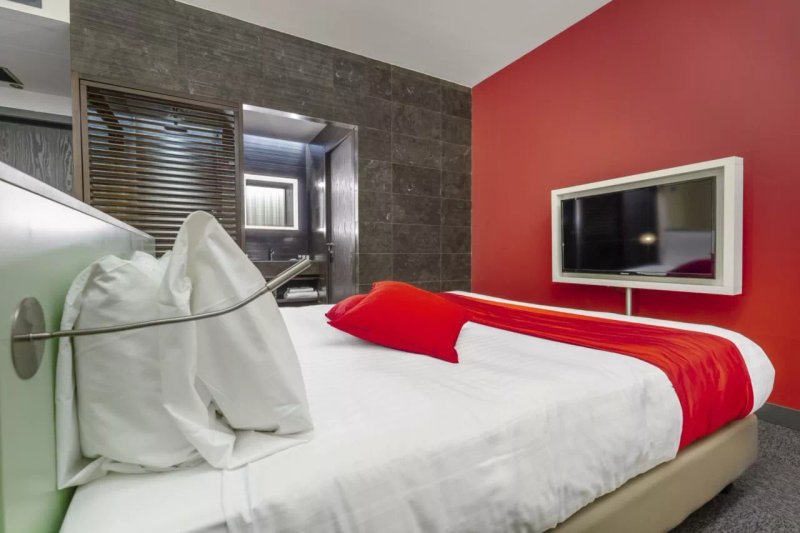 Glam Hotel