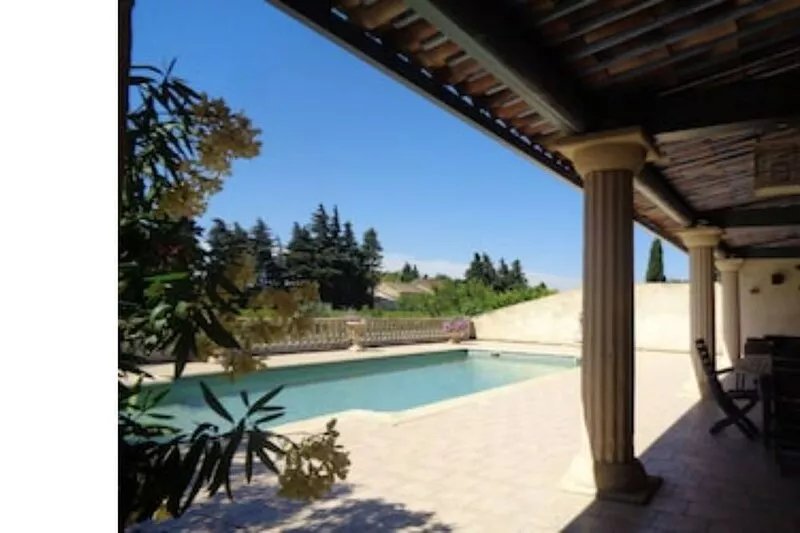 Appartement de caractère dans un mas provençal