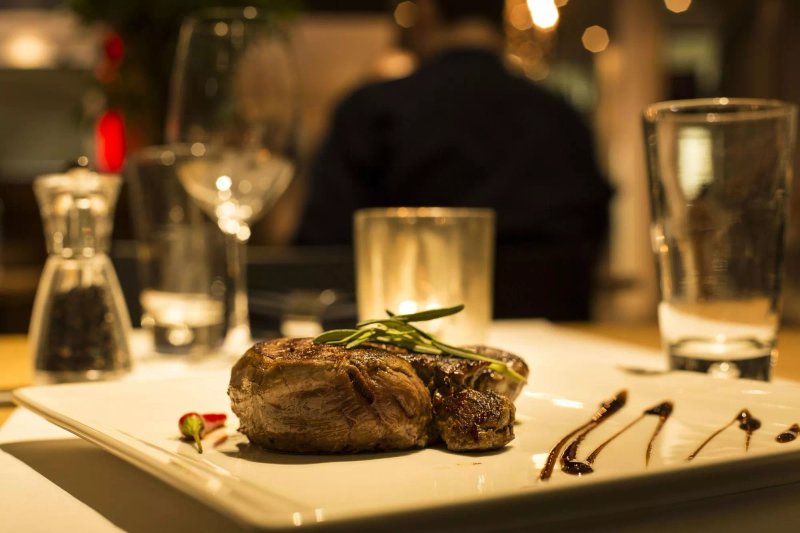 Meating Restaurant Bar