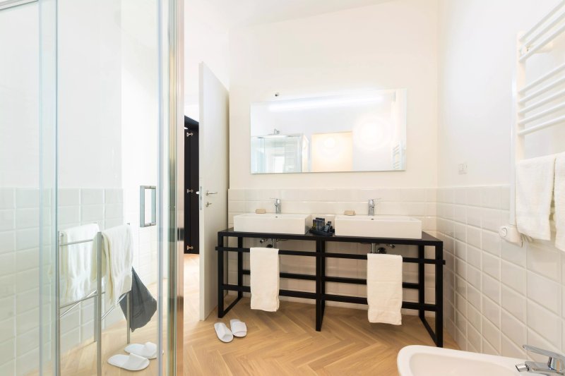 Metropolitan Suites