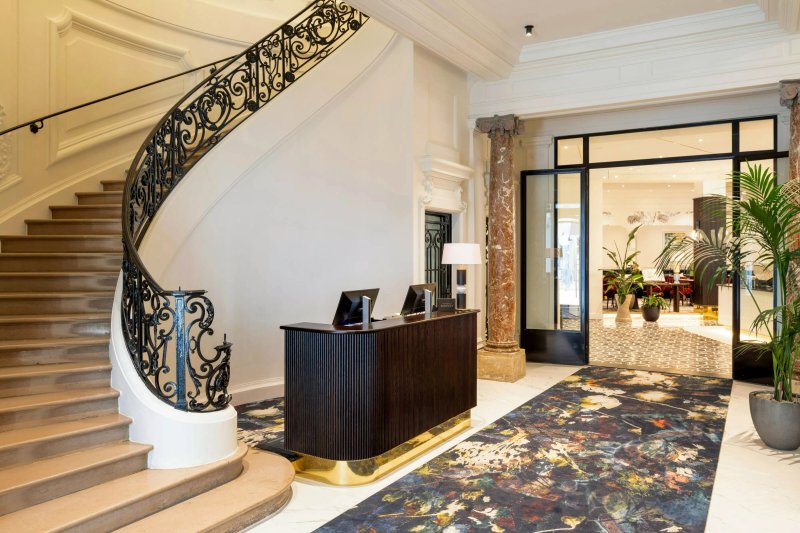 Sapphire House Antwerp - Autograph Collection