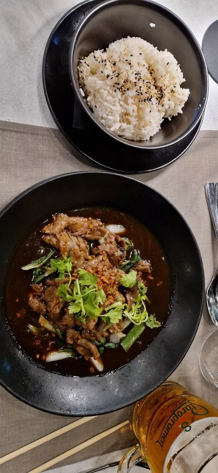 Arroi Restaurant & Lounge
