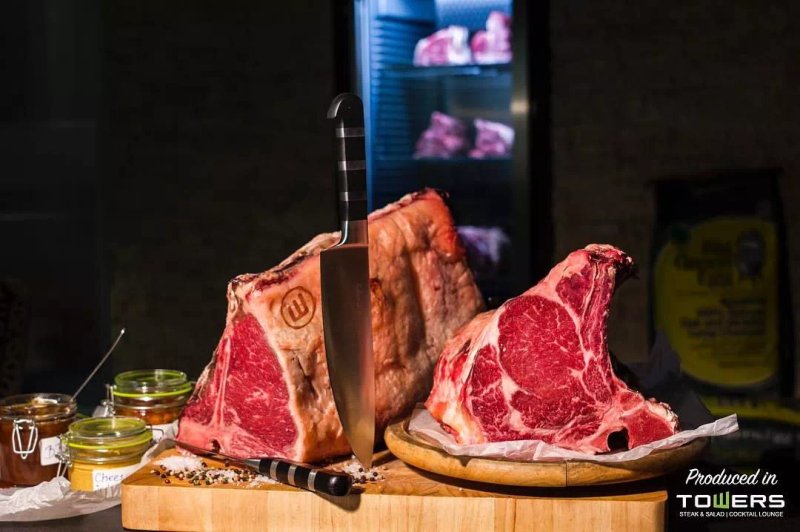 TOWERS Steak & Salad