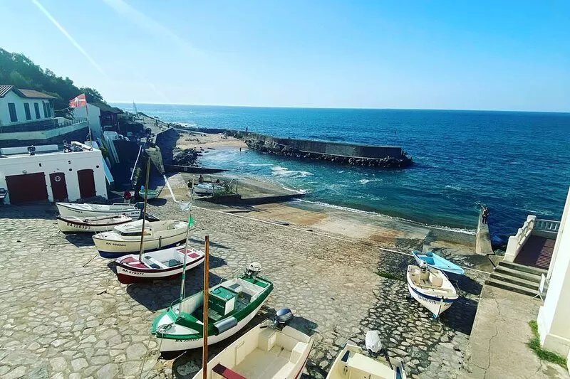BASQUE COUNTRY VILLA IN THE HEART OF GUETHARY THE BEACH ON FOOT